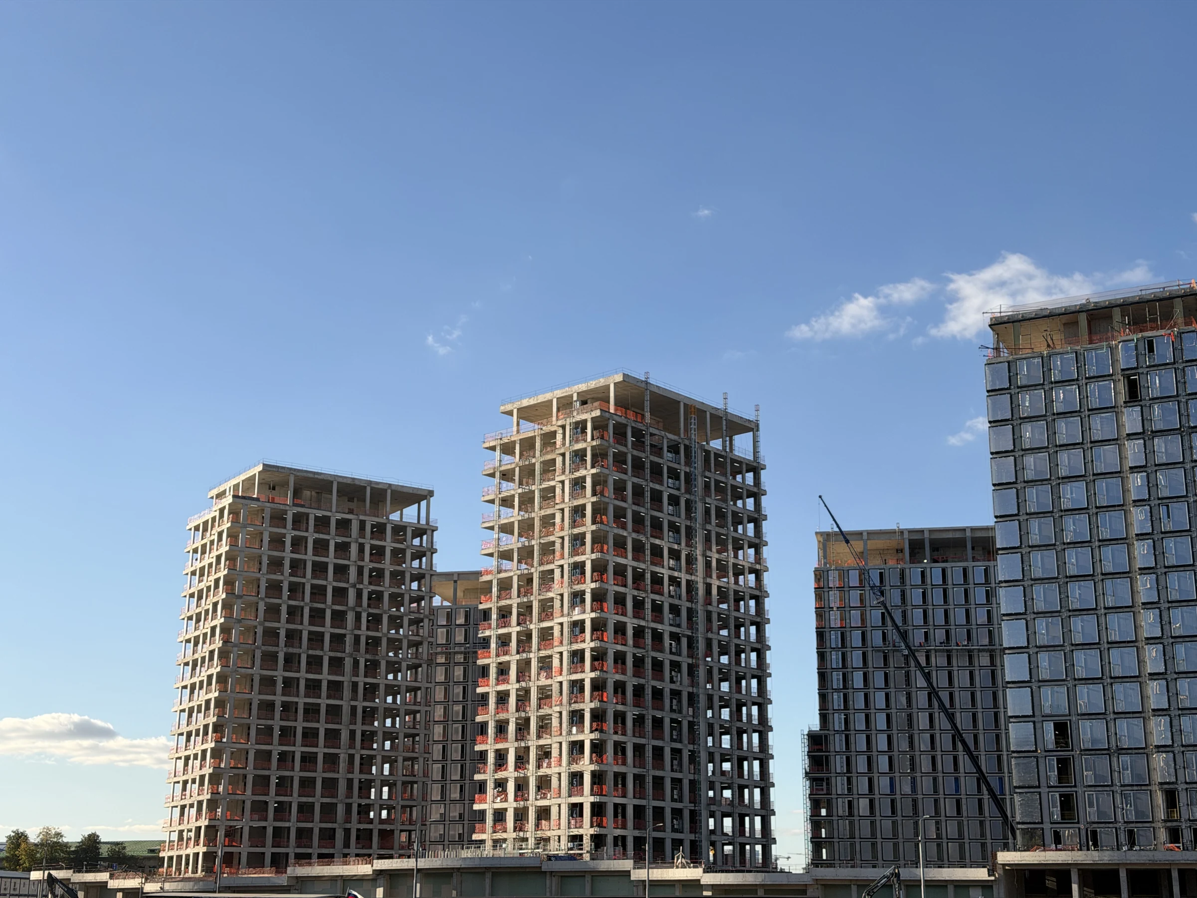 Строительство жилых домов в районе Лужников в Москве